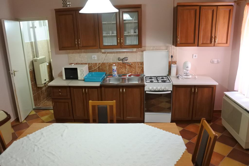 Kisasszony Apartman Έγκερ Εξωτερικό φωτογραφία