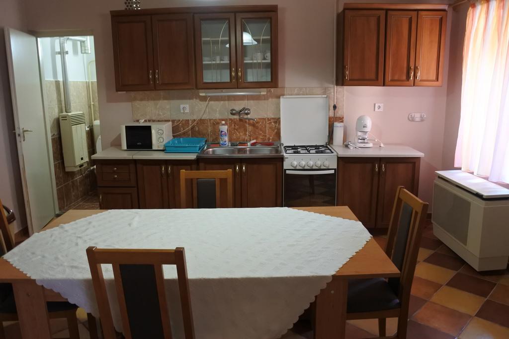 Kisasszony Apartman Έγκερ Εξωτερικό φωτογραφία