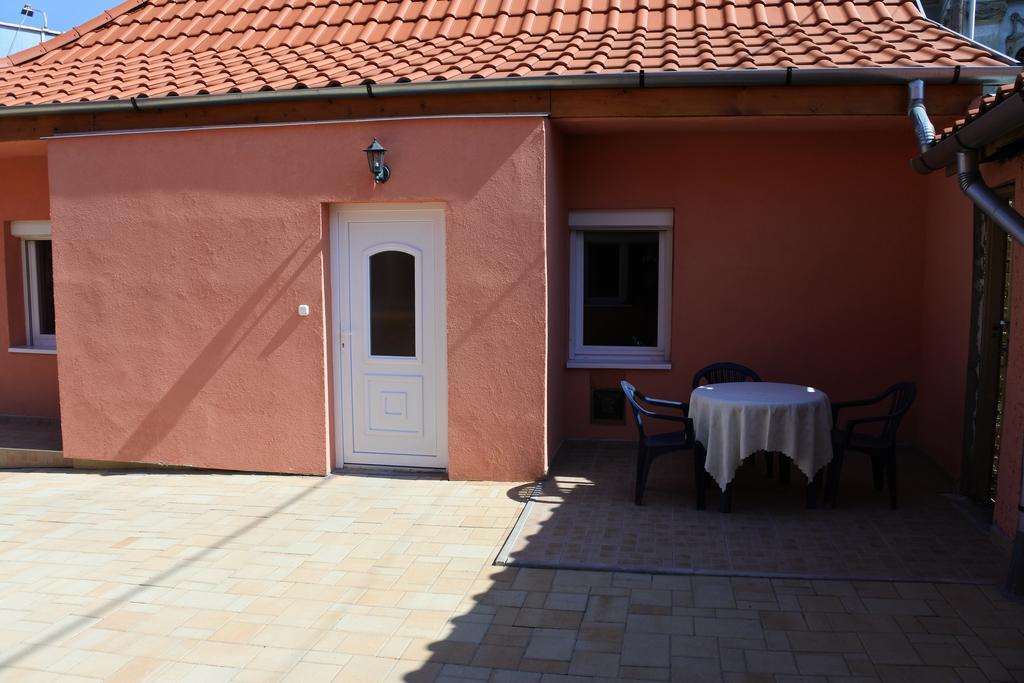 Kisasszony Apartman Έγκερ Εξωτερικό φωτογραφία