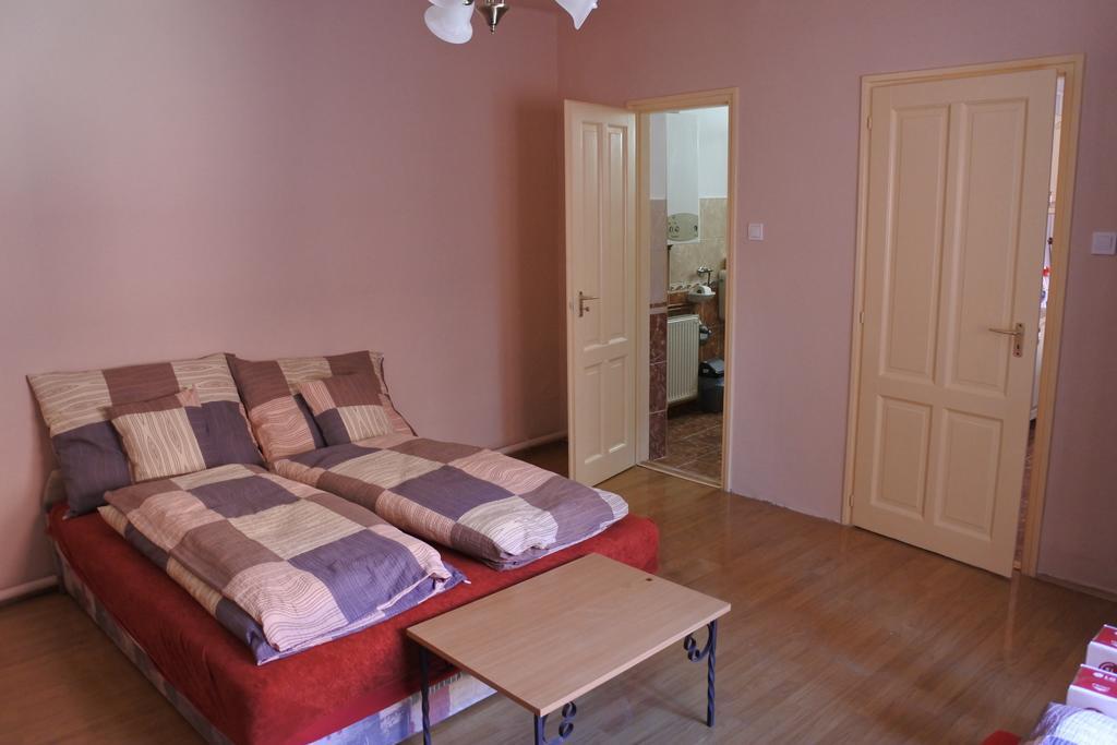 Kisasszony Apartman Έγκερ Εξωτερικό φωτογραφία