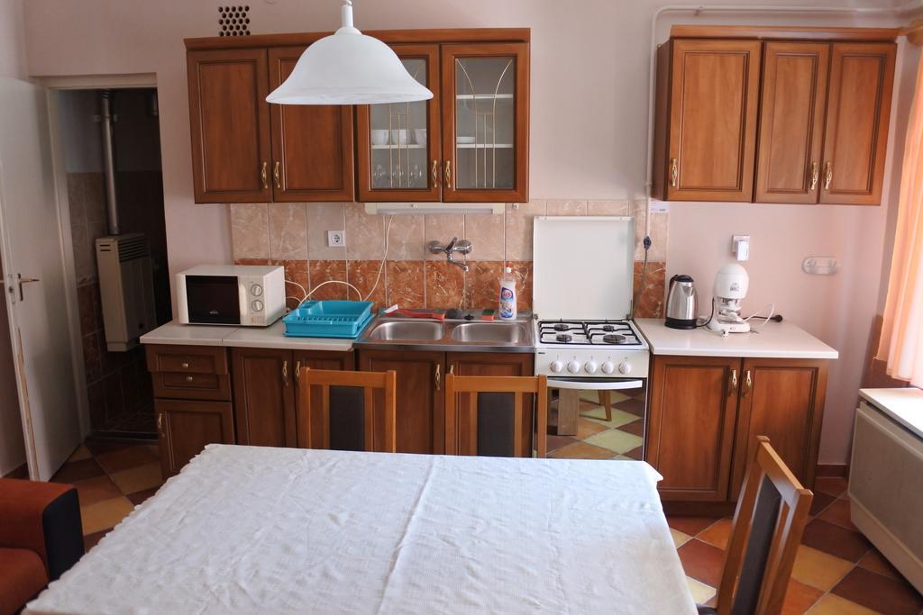 Kisasszony Apartman Έγκερ Εξωτερικό φωτογραφία