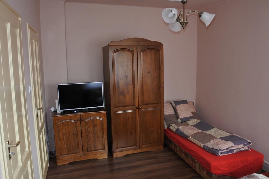 Kisasszony Apartman Έγκερ Εξωτερικό φωτογραφία