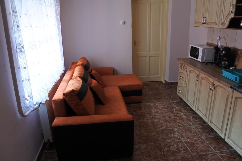 Kisasszony Apartman Έγκερ Εξωτερικό φωτογραφία