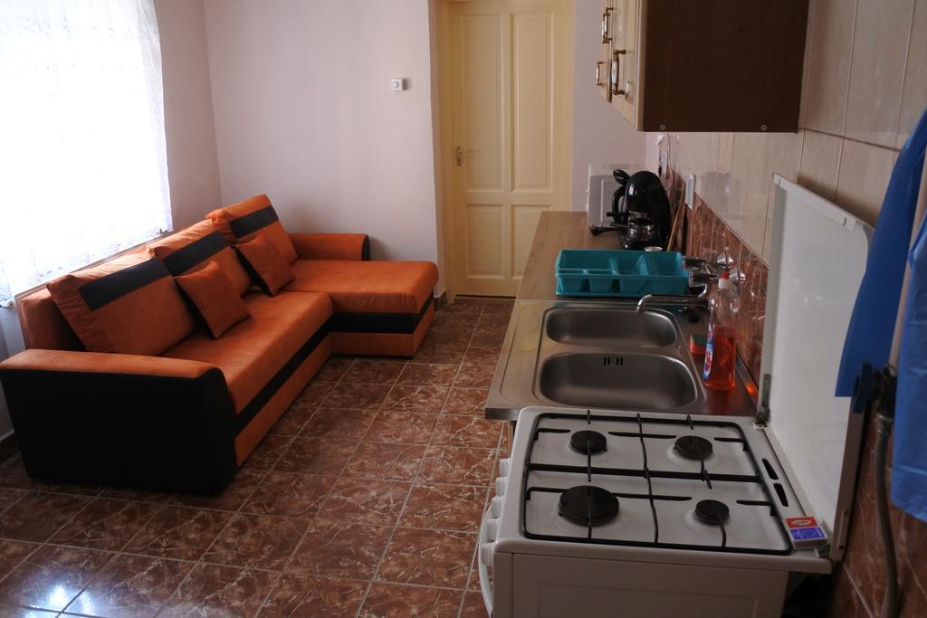 Kisasszony Apartman Έγκερ Εξωτερικό φωτογραφία