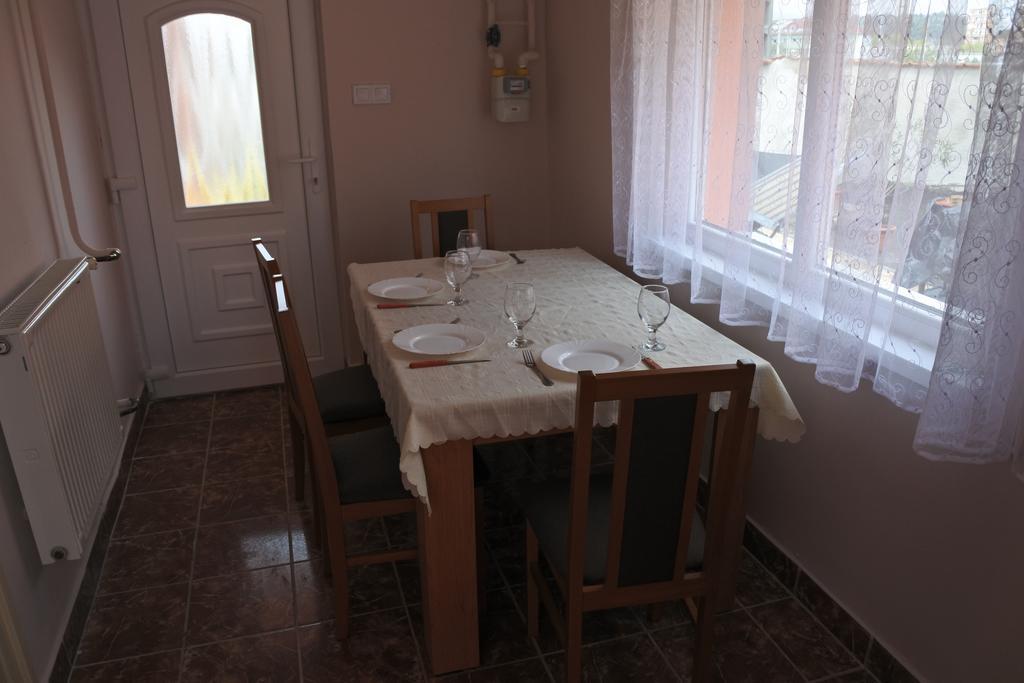Kisasszony Apartman Έγκερ Εξωτερικό φωτογραφία