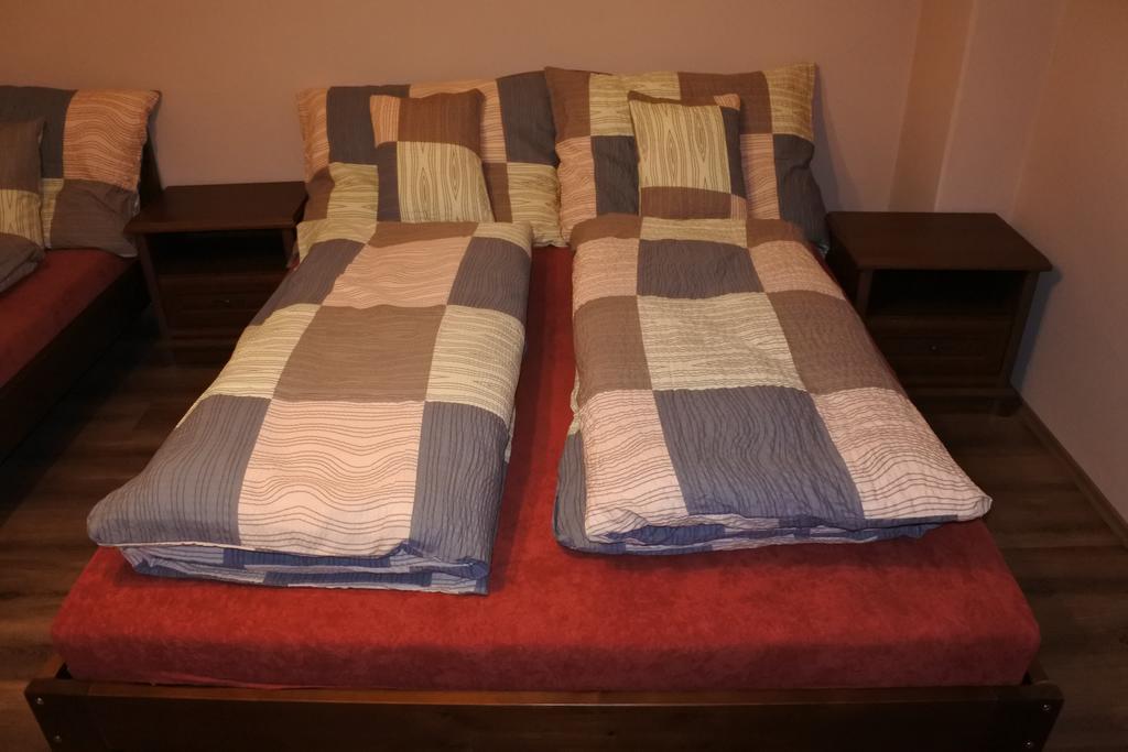 Kisasszony Apartman Έγκερ Εξωτερικό φωτογραφία
